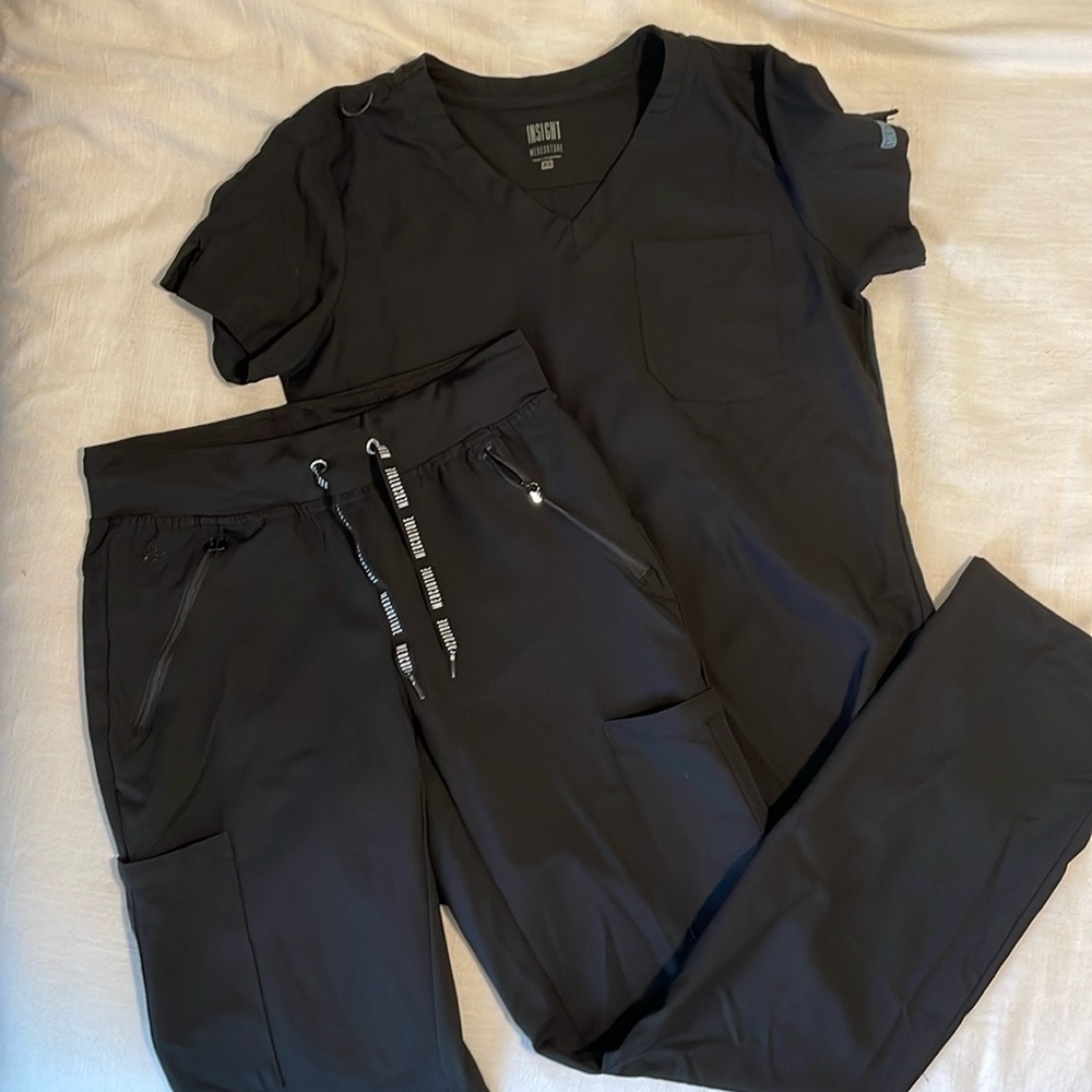 Med Couture Insight scrub set